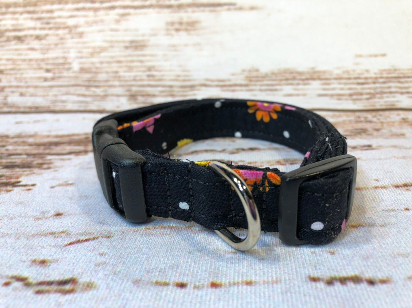 Daisy dog collar, black dog collar, adjustable collar, girl dog collar, washable collar, side release collar, fabric dog collar, daisies