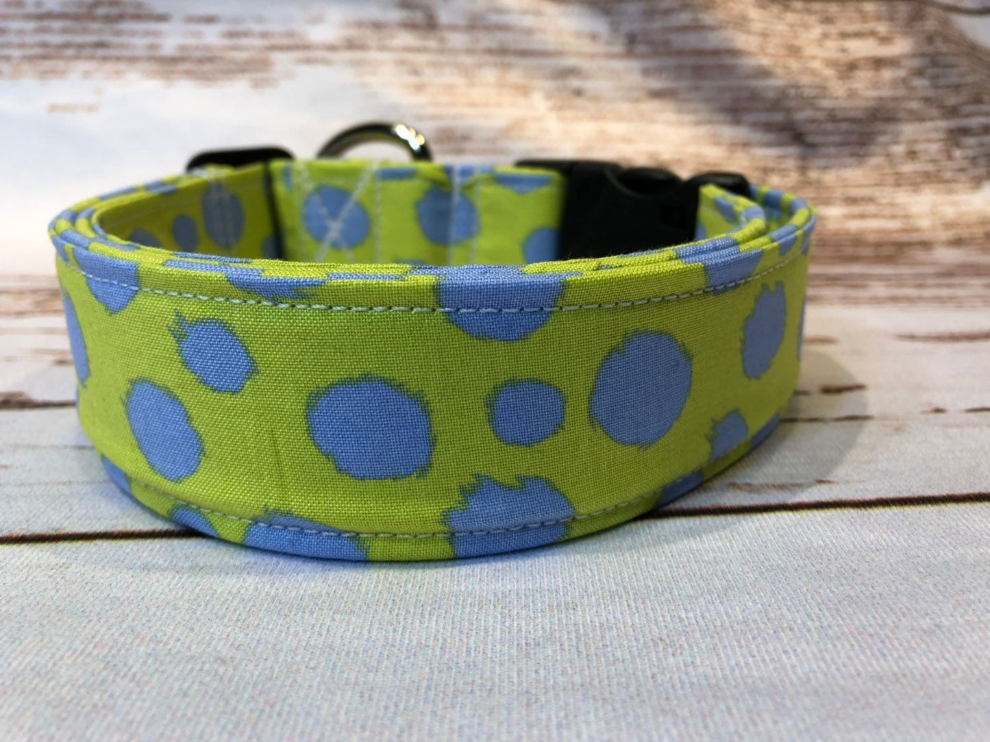 Dinosaur dog collar, dog collar, dinosaur spots, cute dog collar, adjustable, side release, fabric collar, washable dog collar, green, Dino
