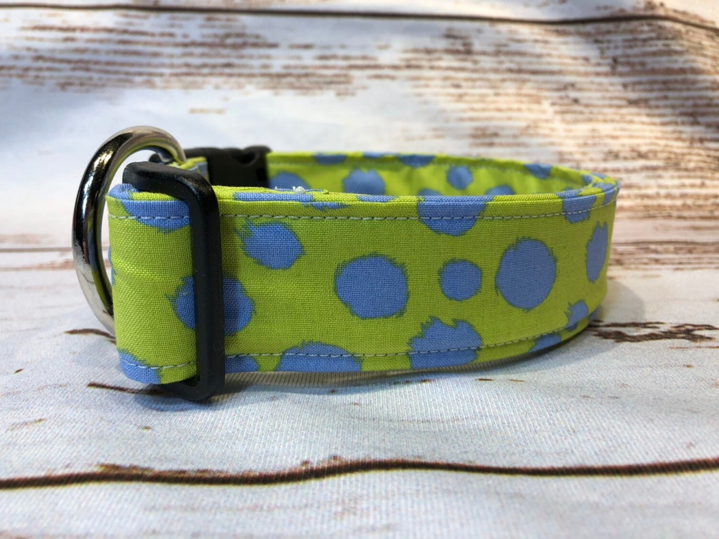 Dinosaur dog collar, dog collar, dinosaur spots, cute dog collar, adjustable, side release, fabric collar, washable dog collar, green, Dino