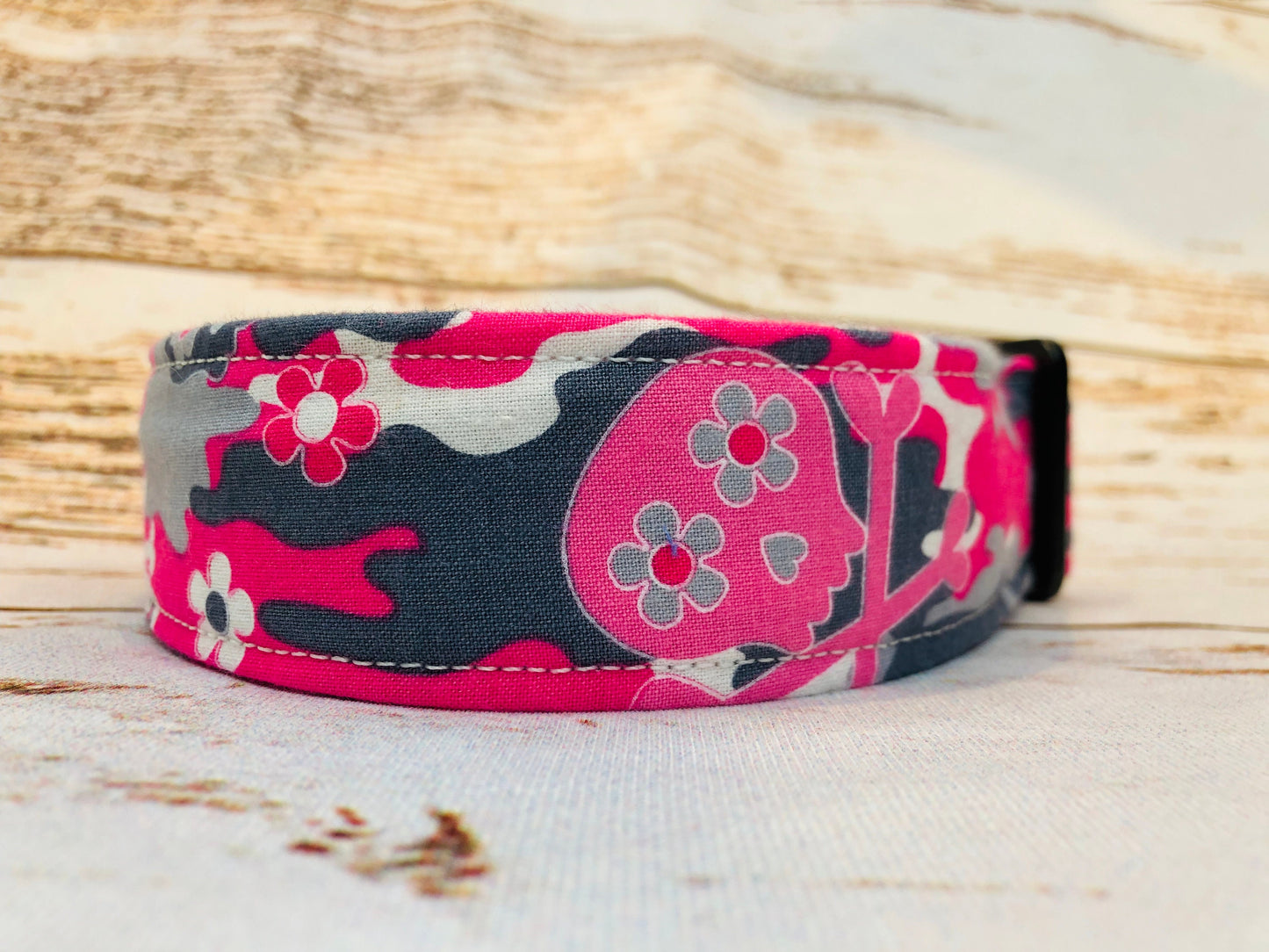 Camouflage and skulls dog collar, girl dog collar, pink dog collar, adjustable collar, washable, side release collar, camouflage, skulls