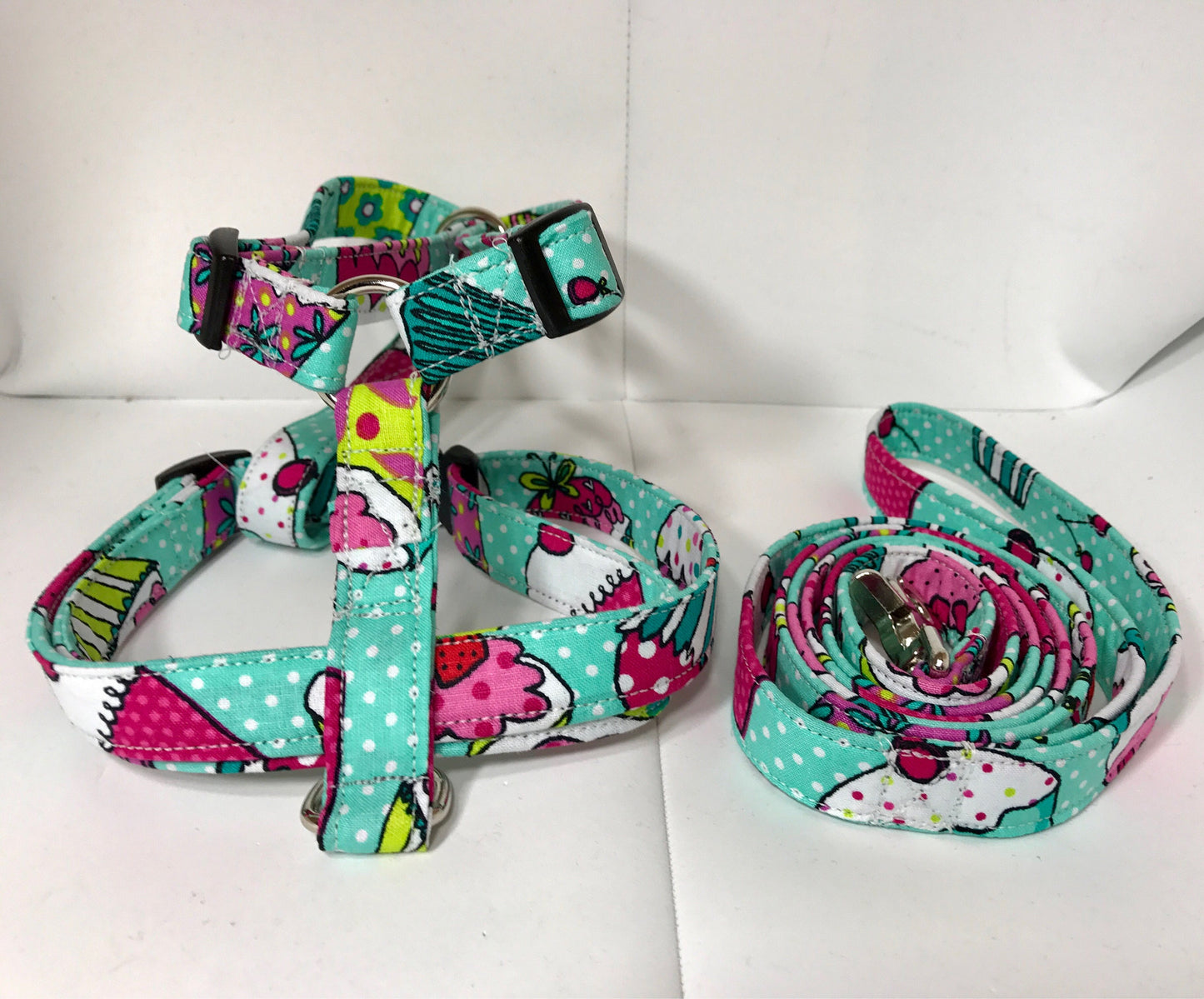 Dog harness, Harness and leash, step in harness, standard harness, dog harness set, dog halter, girl, mint green, cupcakes, cute cupcakes