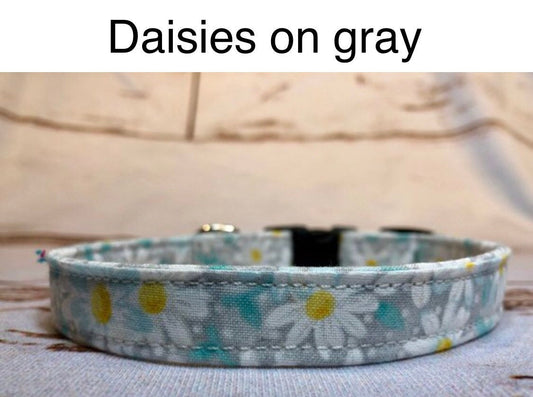 Gray daisy dog collar, dog collar girl, dog collar, daisies, gray, white, floral dog collar, adjustable collar, washable collar, fabric