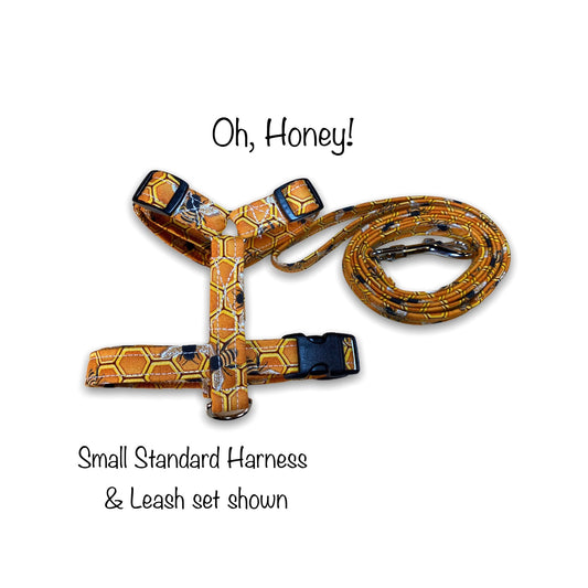 Bee dog harness, dog harness and leash set, honey bee dog harness, honey comb, step in harness, standard Roman harness, washable, soft, bees