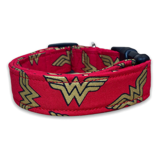 Super hero dog collar, dog collar girl, red dog collar, fabric collar, eco friendly, adjustable, washable, red, gold, female super hero